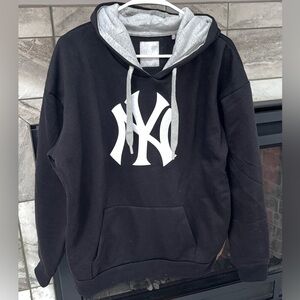 NWOT Black New York Yankees Hoodie